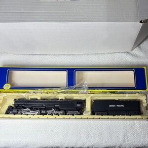 AHM Union Pacific 4-6-6-4 Challenger HO Scale Steam Locomotive Model Train (New)